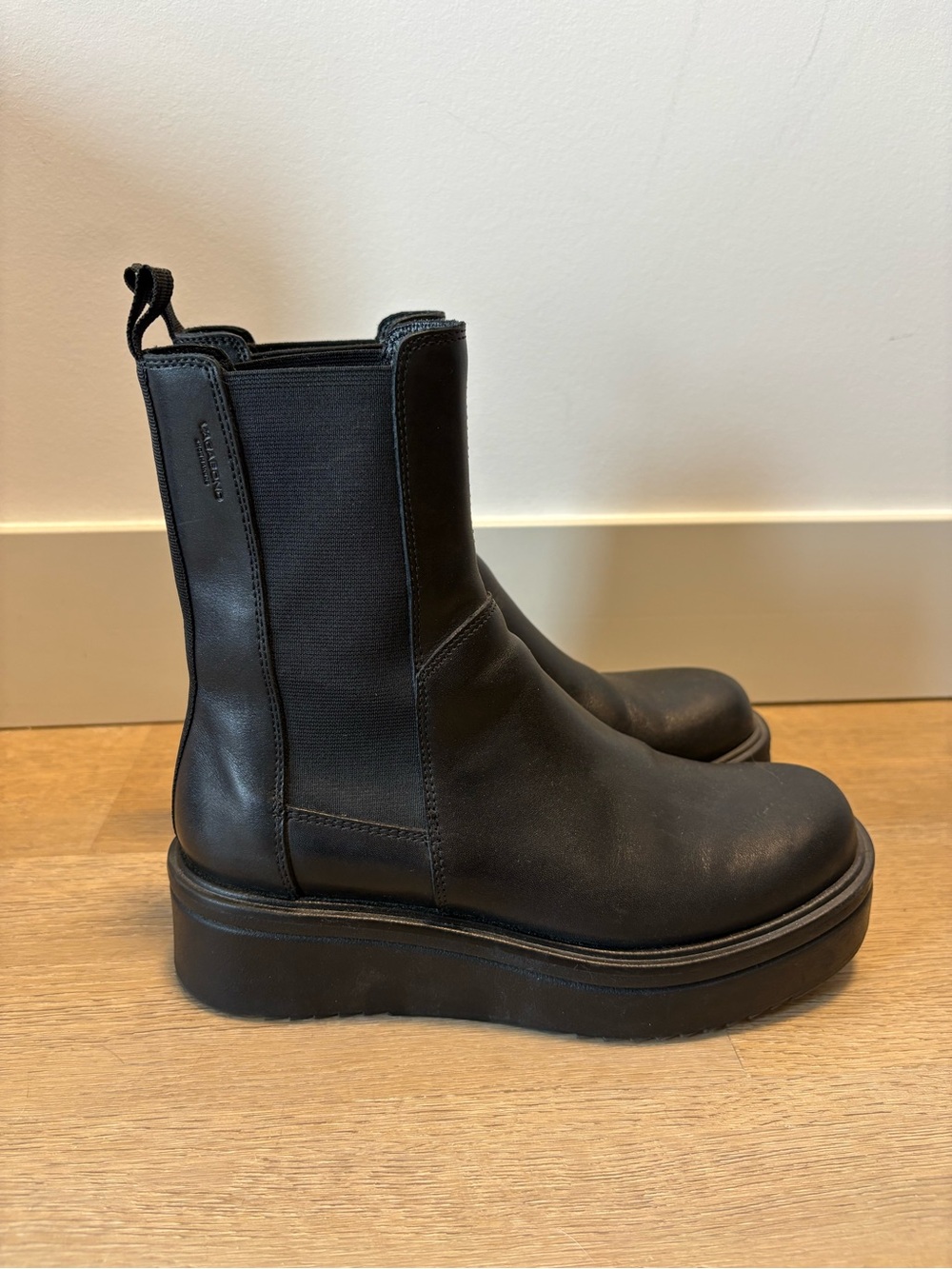 Vagabond Black Platform Chelsea Boots - Women